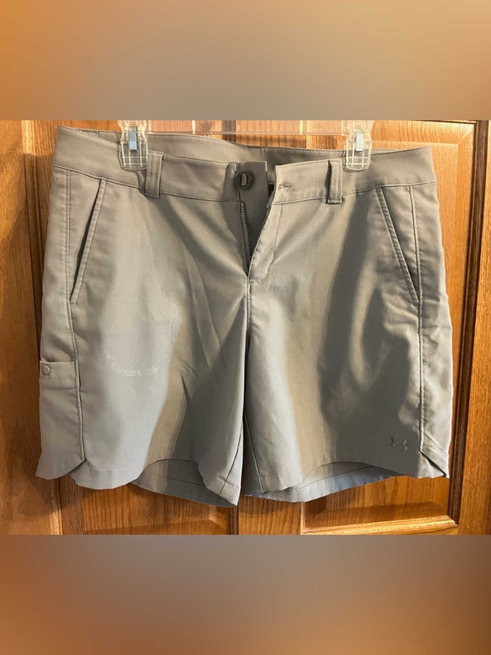 Under Armour women's Light Gray Flat-Front Performance Golf Shorts